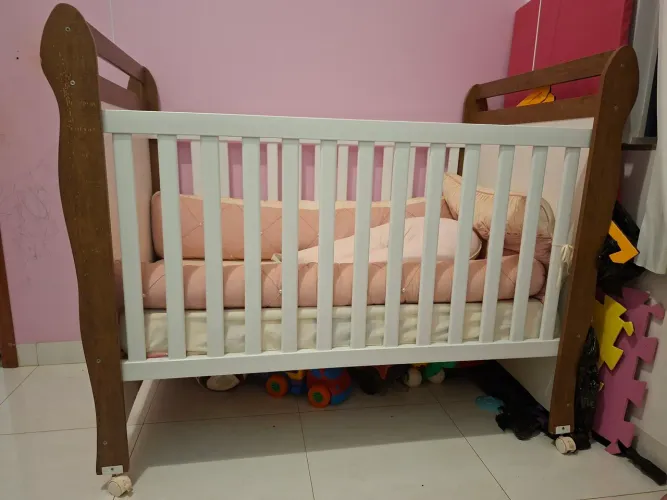 Berço unissex semi novo com Colchão ortobom