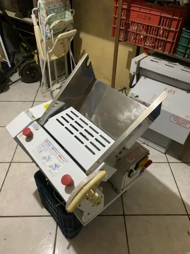 Vendo Masseira, cilindro e coladeira industrial ramo alimentação