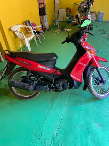 Vendo moto crypton 2010 em dias bem conservada 4500