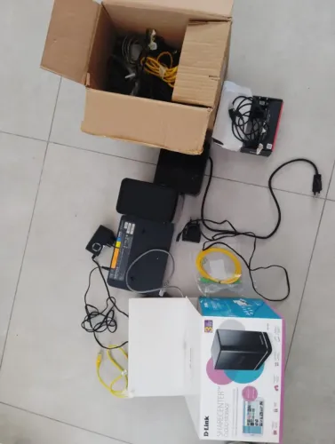 ShareCenter D-LINK DNS-320L 2x1TB + Roteador NetGear + estabilizar Cubic 300W