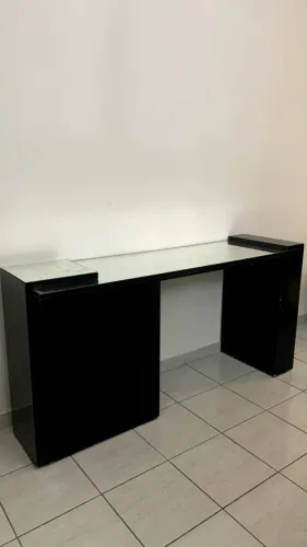 Aparador, mesa, rack com espelho em madeira