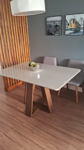Mesa de jantar , tampo de vidro, 1,40x0,90