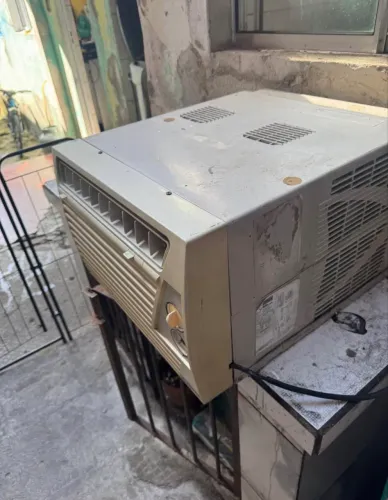 AR CONDICIONADO DE JANELA