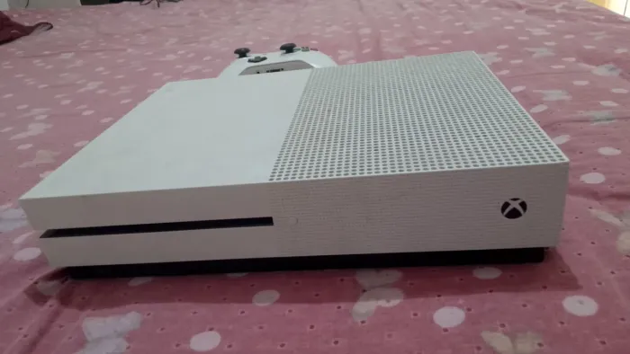 X Box S One Branco 1 TB de armazenamento mais controle