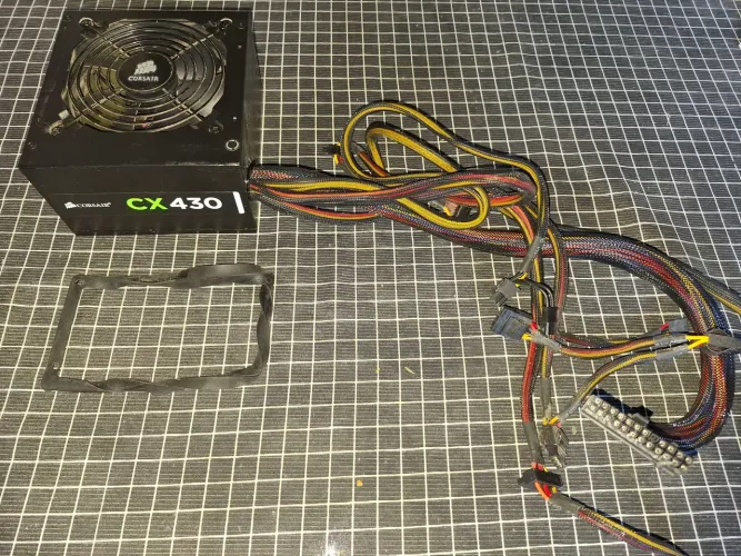fonte de alimentação para computador Corsair CX430 de 430W com certificação 80 Plus Bronze