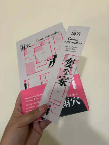 Livro casas estranhas