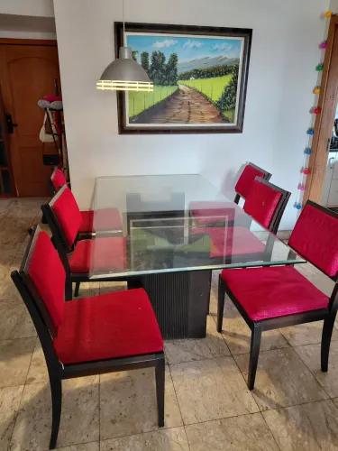 Mesa de vidro com madeira. 6 lugares