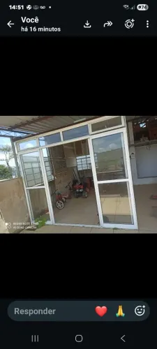Porta de aluminio grande com vidro muito conservada medida 2,98 x 2,48