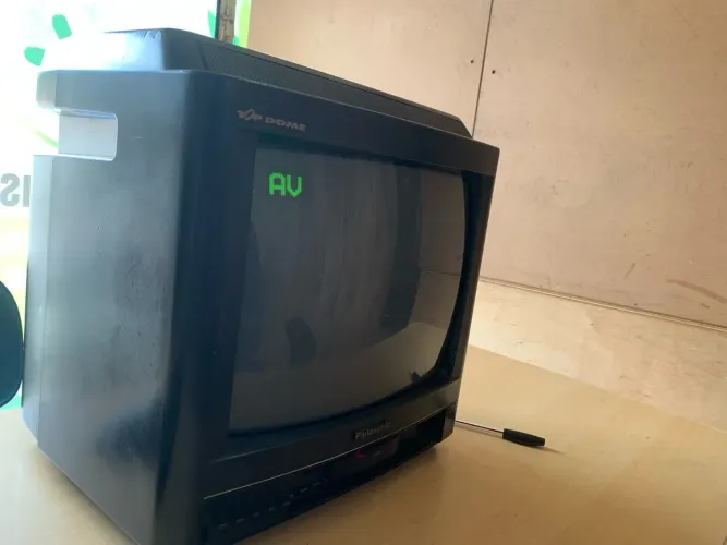 TV PANASONIC TRC