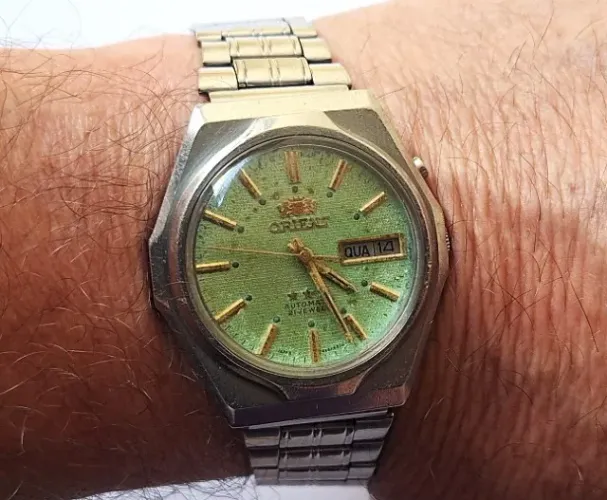 A107= PEQUENO DEFEITO ANTIGO RELOGIO ORIENT VER DETALHES EM DESCRIÇAO