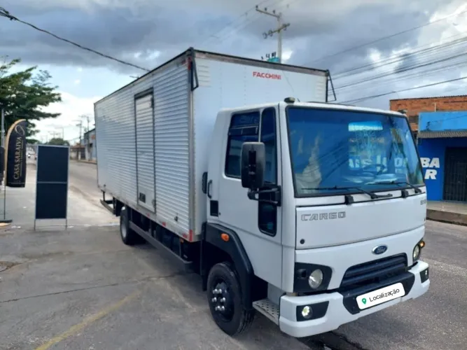 CAMINHÃO BAÚ FORD CARGO 815