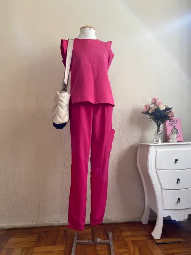 Scrub Rosa pink dra charm P 