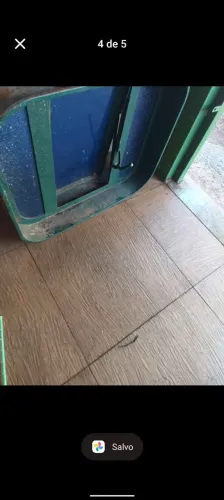 Janela antiga material forte reforçado 