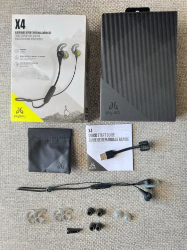 Fone de ouvido JAYBIRD X4 Sport preto Bluetooth a prova d?água 8h de bateria 