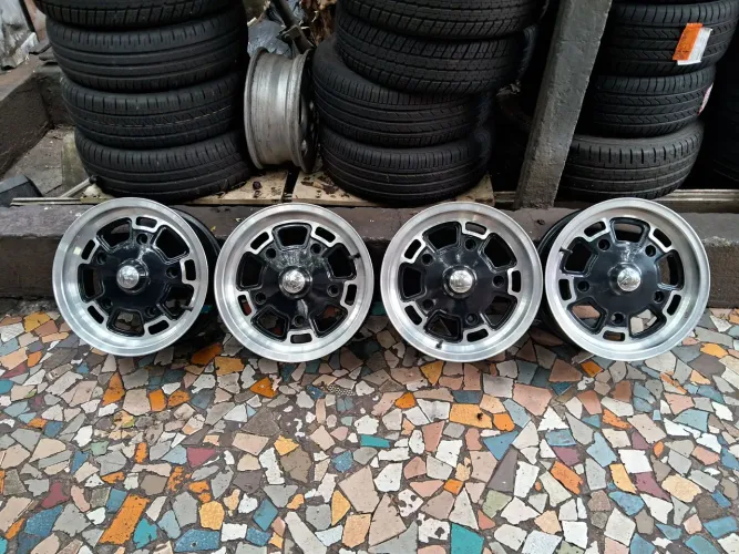 Jogo de rodas de liga leve aro 15/5 furos para Fusca Kombi Karmann Ghia e outros 