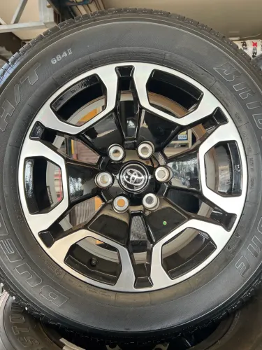 Roda rodas Toyota Hilux aros 17, 18, 20 e 22 disponíveis ?