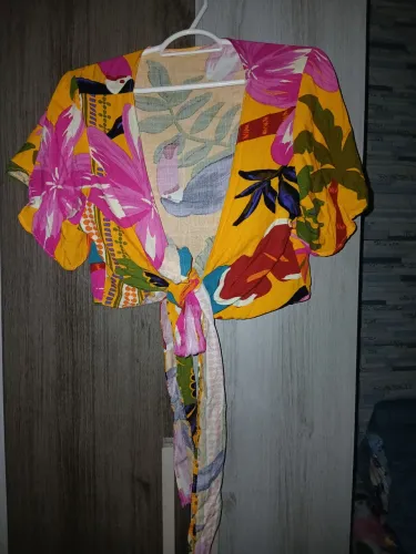 Blusa de amarrar linda e nova tamanho g