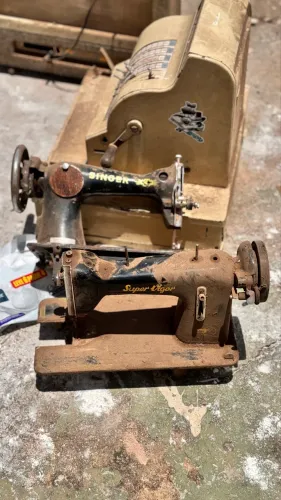 Antiquário Máquina de costura Singer