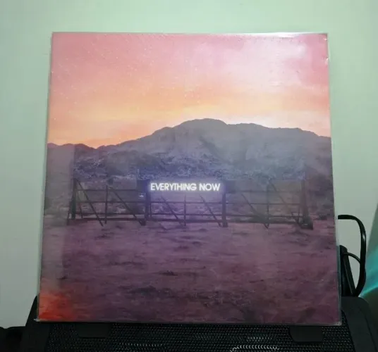 LP Disco de Vinil - Arcade Fire - Everything Now [COM LUVA]