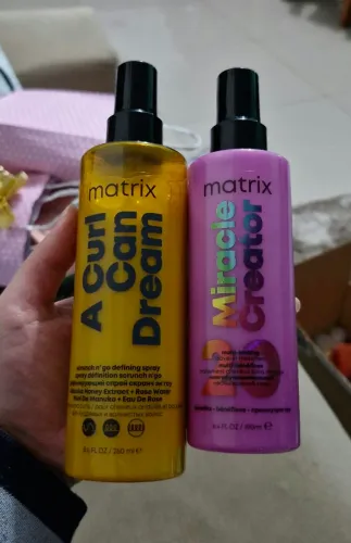 Spray modelador de cachos + leave-in multibenefícios Matrix