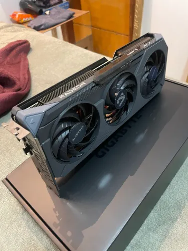 RX 9060XT 8GB - placa de video AMG gigabyte