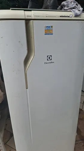 Geladeira frustrei 750 litros 