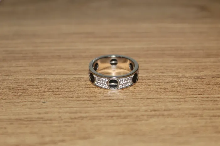 Anel Cartier Love Pavé Cerâmico
