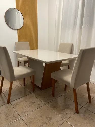 Mesa com cadeiras 4 lugares MDF