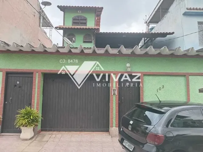 Excelente Casa Duplex com 04 Quartos, 03 Varandas, Terraço e 02 Vagas de Garagem