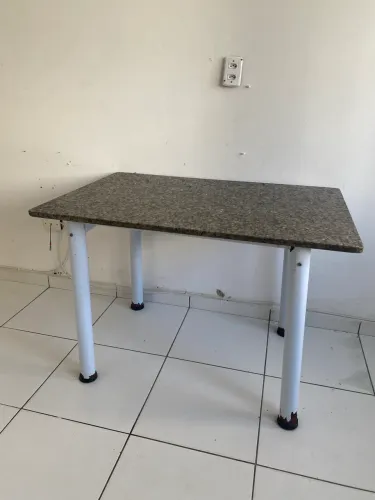 Mesa com base granito