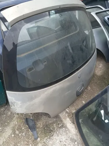 Tampa traseira do ford ka