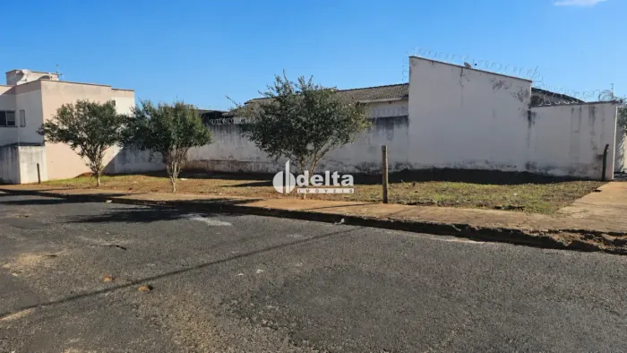 Terreno disponível para venda no bairro Pampulha em Uberlândia-MG