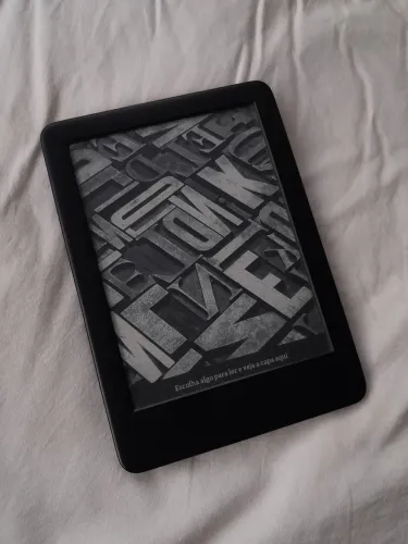 Kindle 10a geração com capa e cabo USB
