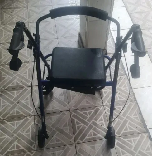Andador pra idoso