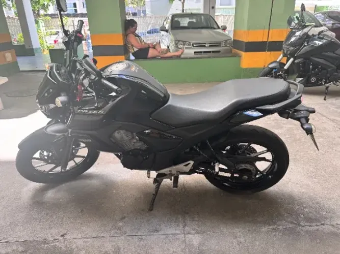 Vende-se Fazer 150cc Preta