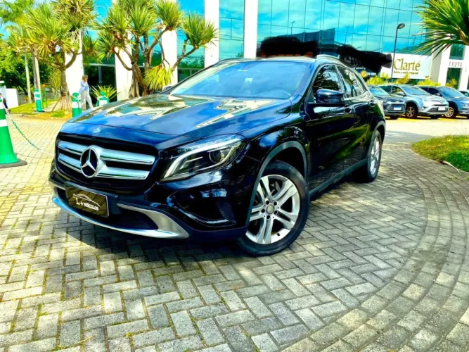 Mercedes-Benz GLA 200 Adv. 1.6/1.6 TB 16V Flex Aut. 2017