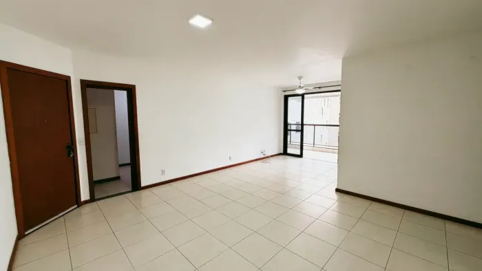 Imóvel para venda possui 200 metros quadrados com 4 quartos em Praia da Costa - Vila Velha