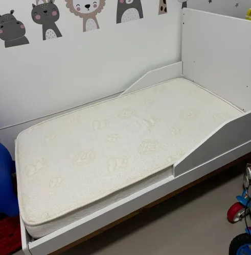 VENDO BERÇO / MINI CAMA NOAH SQUARE COM PES EM MADEIRA, COR BRANCO FOSCO RELLER + COLCHÃO
