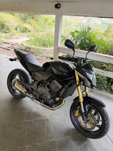 Hornet 2013 muito nova!