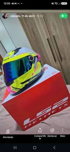 Capacete novo de barbada