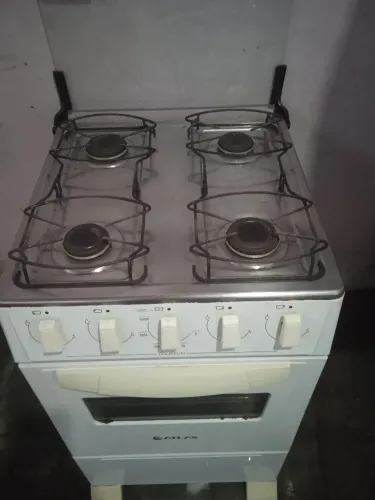 Fogão de 4 bocas funcionando tudo normal
