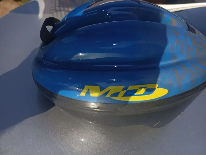 capacete de ciclismo infantil azul usado/conservado