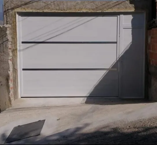 Portão Alumínio de garagem basculante com social