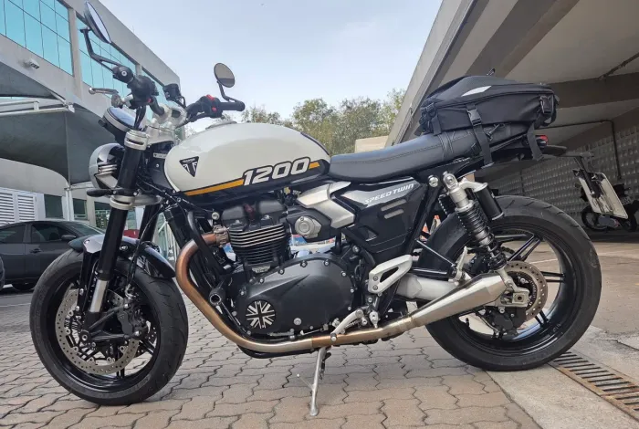 Triumph speed twin 1200