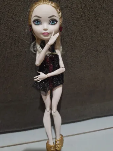 Boneca  Ever After High Praia Apple White