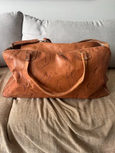 Bolso em couro caramelo