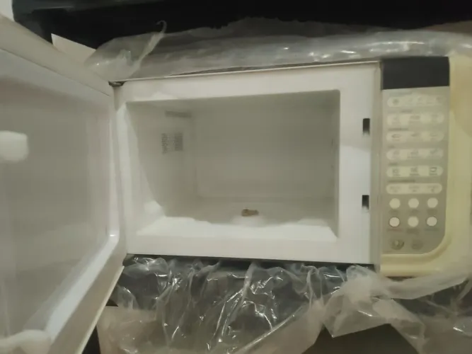 Forno Microondas está sem o prato 