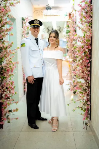 Vestido de noiva curto e midi