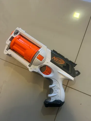 Nerf original funcionando perfeitamente com 6 munições