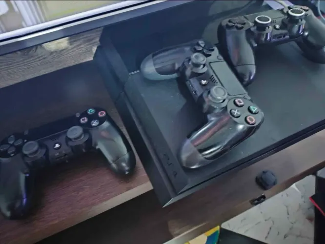 ? PS4 FAT 2TB + 3 CONTROLES + CAIXA E MANUAL ORIGINAL